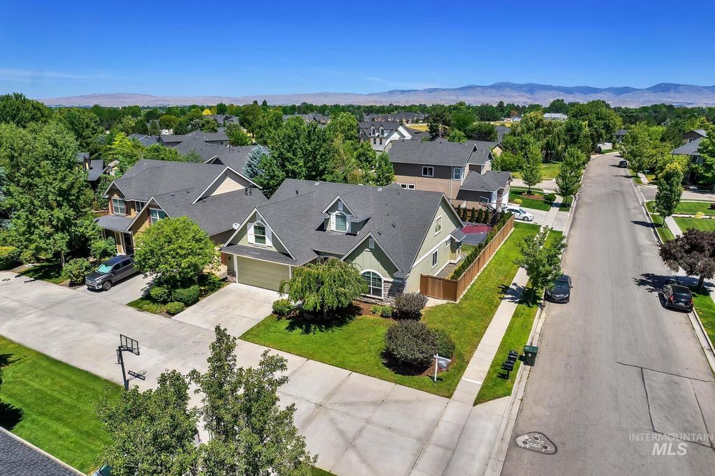 1190 E Leighfield Dr, Meridian, ID 83646