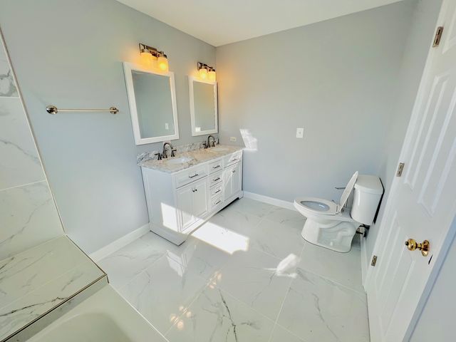 925 Sheridan Circle, Naperville, IL 60563