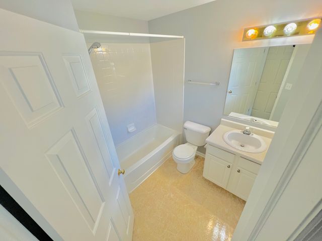 925 Sheridan Circle, Naperville, IL 60563