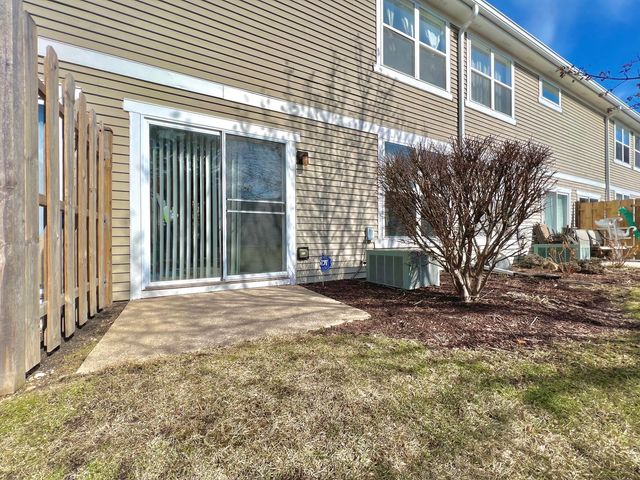 925 Sheridan Circle, Naperville, IL 60563