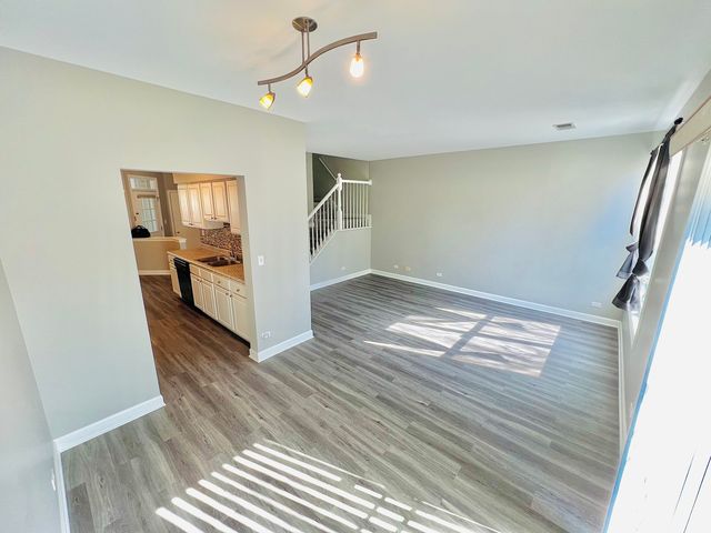 925 Sheridan Circle, Naperville, IL 60563