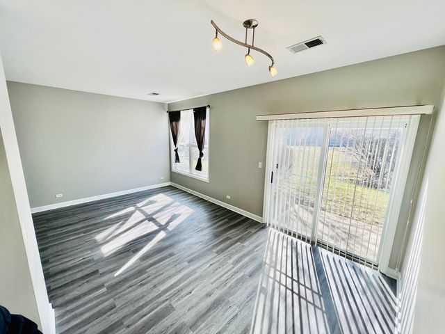 925 Sheridan Circle, Naperville, IL 60563