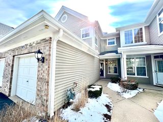 925 Sheridan Circle, Naperville, IL 60563