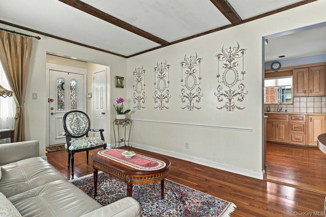 201 E Chester Street, Valley Stream, NY 11580