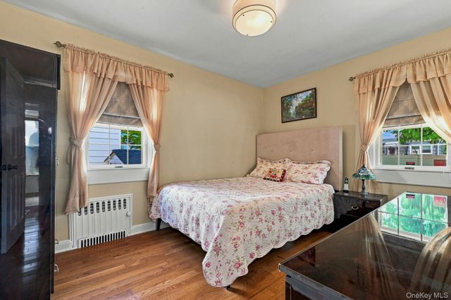 201 E Chester Street, Valley Stream, NY 11580