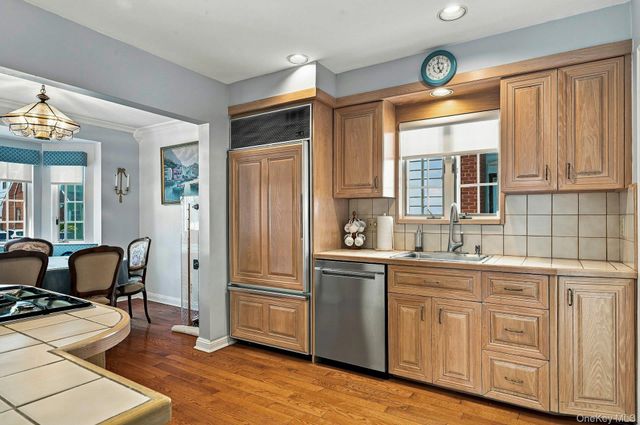 201 E Chester Street, Valley Stream, NY 11580