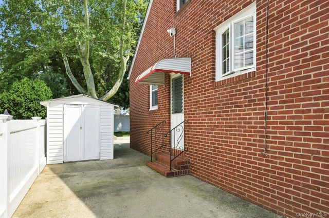 201 E Chester Street, Valley Stream, NY 11580