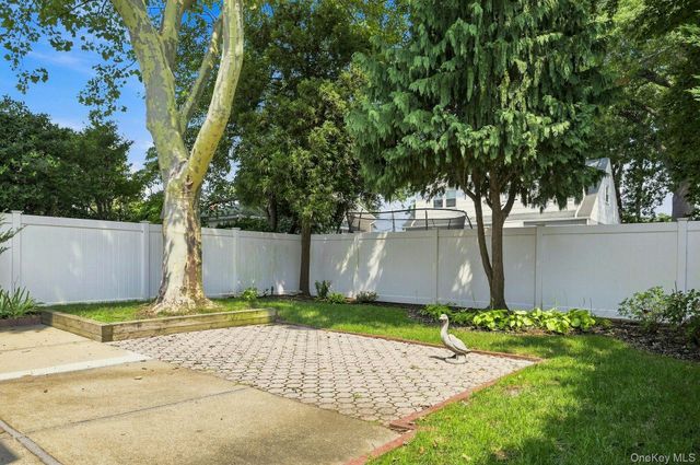 201 E Chester Street, Valley Stream, NY 11580