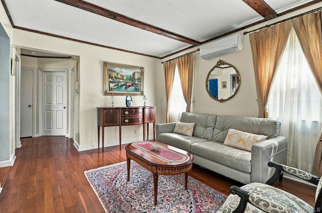 201 E Chester Street, Valley Stream, NY 11580