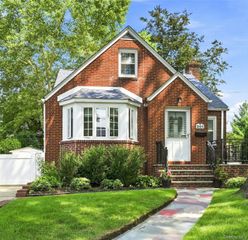 201 E Chester Street, Valley Stream, NY 11580