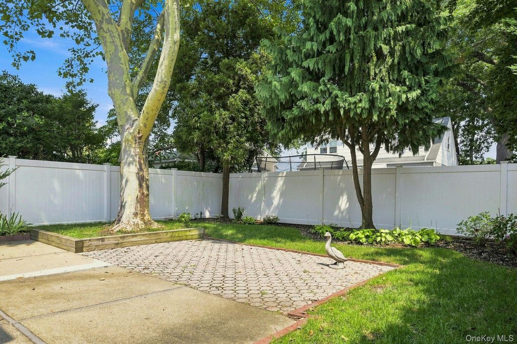 201 E Chester Street, Valley Stream, NY 11580 — photo 5