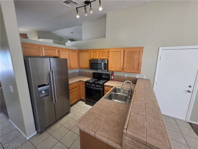 6674 JORDAN RIVER Drive, Las Vegas, NV 89156