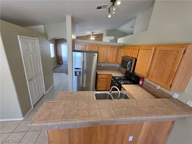 6674 JORDAN RIVER Drive, Las Vegas, NV 89156