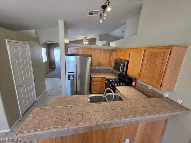 6674 JORDAN RIVER Drive, Las Vegas, NV 89156