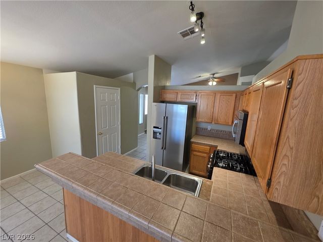 6674 JORDAN RIVER Drive, Las Vegas, NV 89156