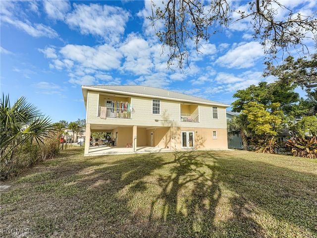 842 South ST, Fort Myers Beach, FL 33931