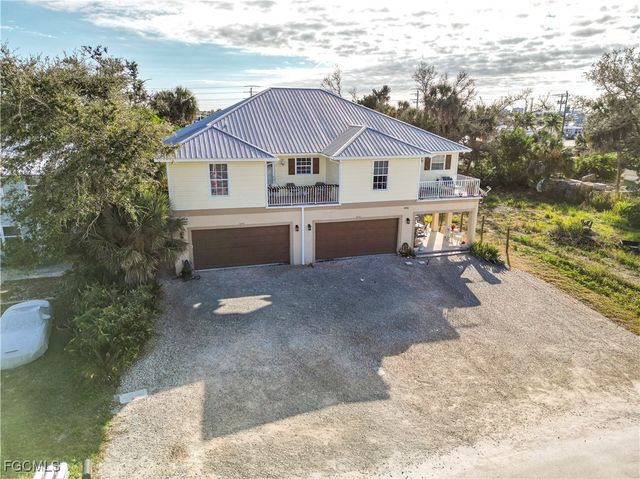 842 South ST, Fort Myers Beach, FL 33931