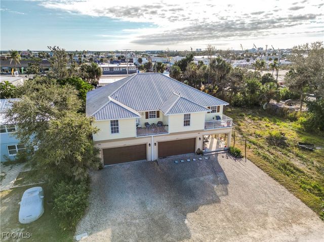 842 South ST, Fort Myers Beach, FL 33931