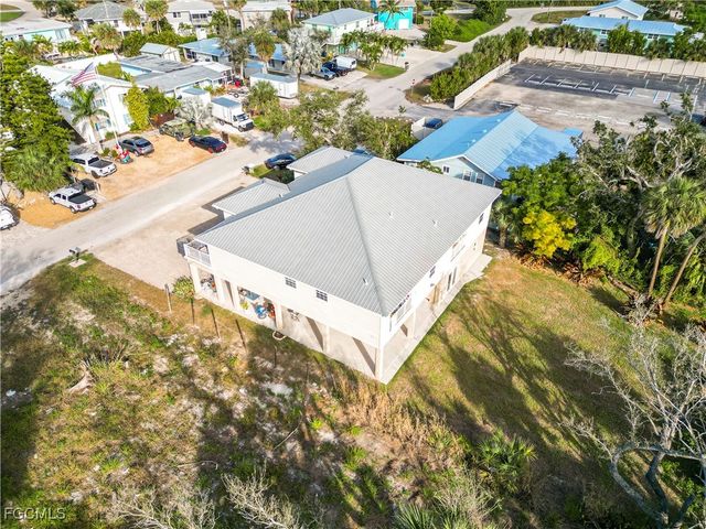 842 South ST, Fort Myers Beach, FL 33931