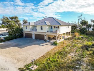 842 South ST, Fort Myers Beach, FL 33931