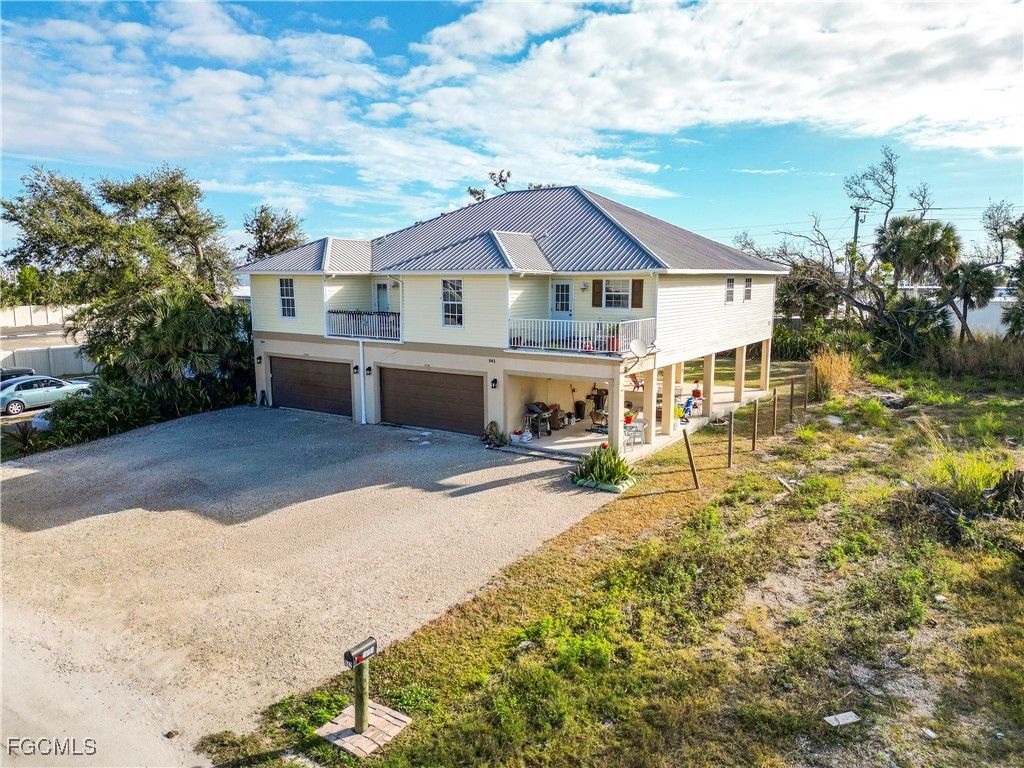 842 South ST, Fort Myers Beach, FL 33931