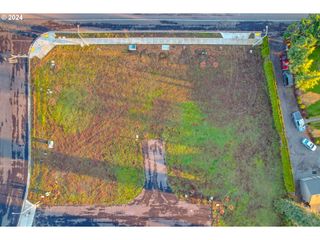 1504 - 1516 Barn Ct, Woodburn, OR 97071