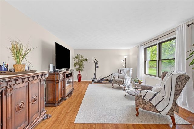 1252 Hardwood Lane, Webster, NY 14580