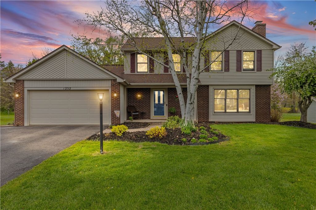 1252 Hardwood Lane, Webster, NY 14580