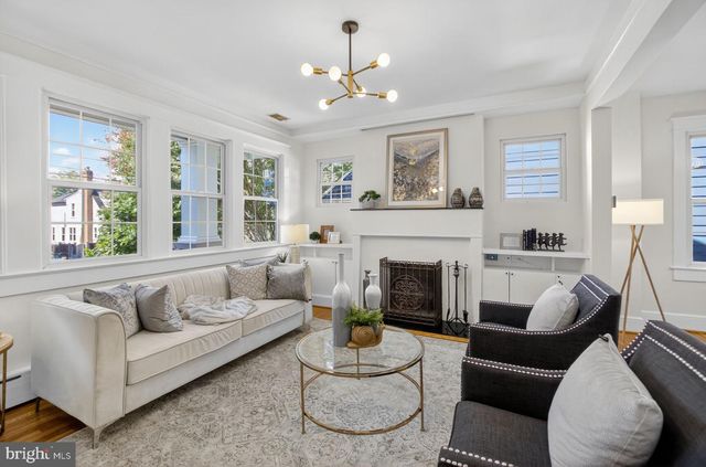 5241 42ND ST NW, Washington, DC 20015