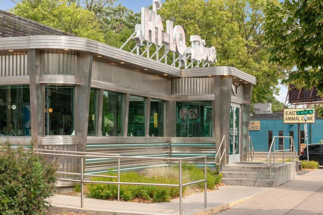 3237 29th Avenue S, Minneapolis, MN 55406