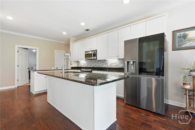 12 Baymeadow Lane, Savannah, GA 31405