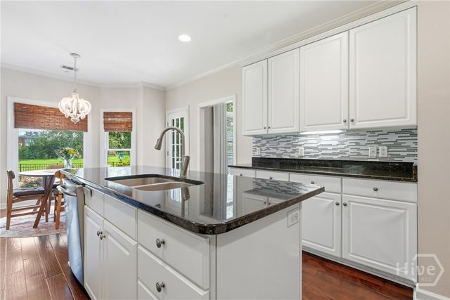 12 Baymeadow Lane, Savannah, GA 31405