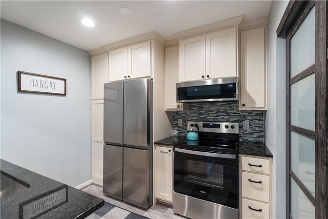 71 Lincoln Mills Road, East Rochester, NY 14445