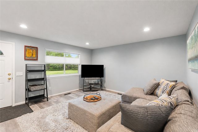 71 Lincoln Mills Road, East Rochester, NY 14445