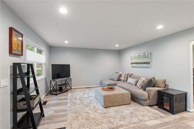71 Lincoln Mills Road, East Rochester, NY 14445