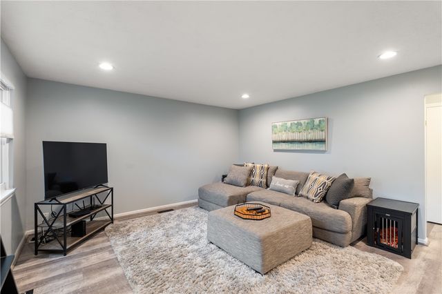 71 Lincoln Mills Road, East Rochester, NY 14445