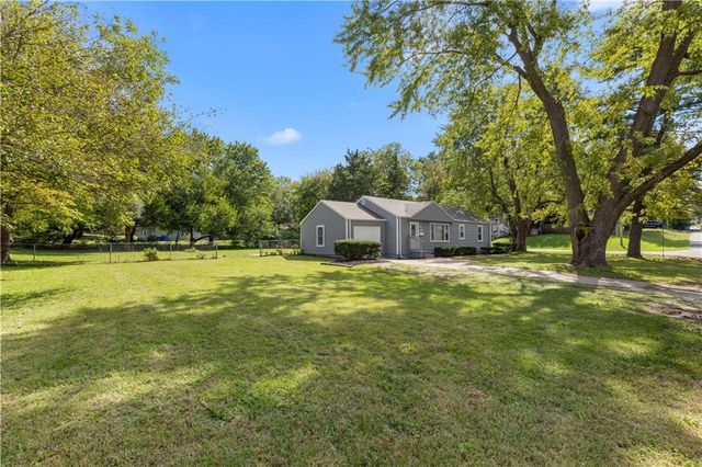 5433 Willow Avenue, Raytown, MO 64133