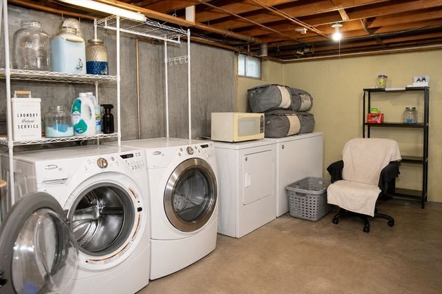 39 Lawnwood St, Springfield, MA 01119