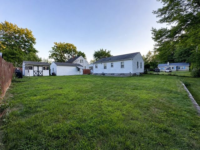 39 Lawnwood St, Springfield, MA 01119