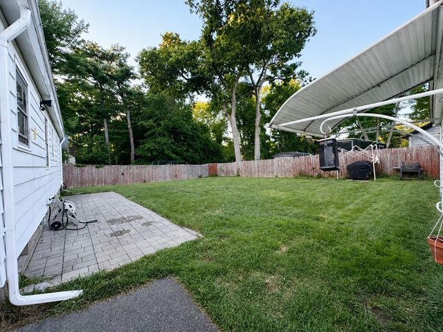 39 Lawnwood St, Springfield, MA 01119