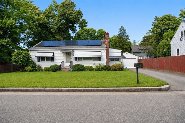 39 Lawnwood St, Springfield, MA 01119