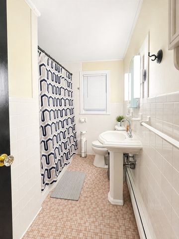 39 Lawnwood St, Springfield, MA 01119