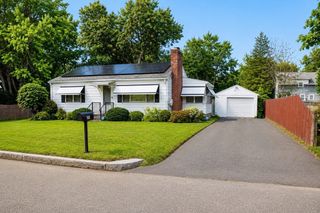 39 Lawnwood St, Springfield, MA 01119