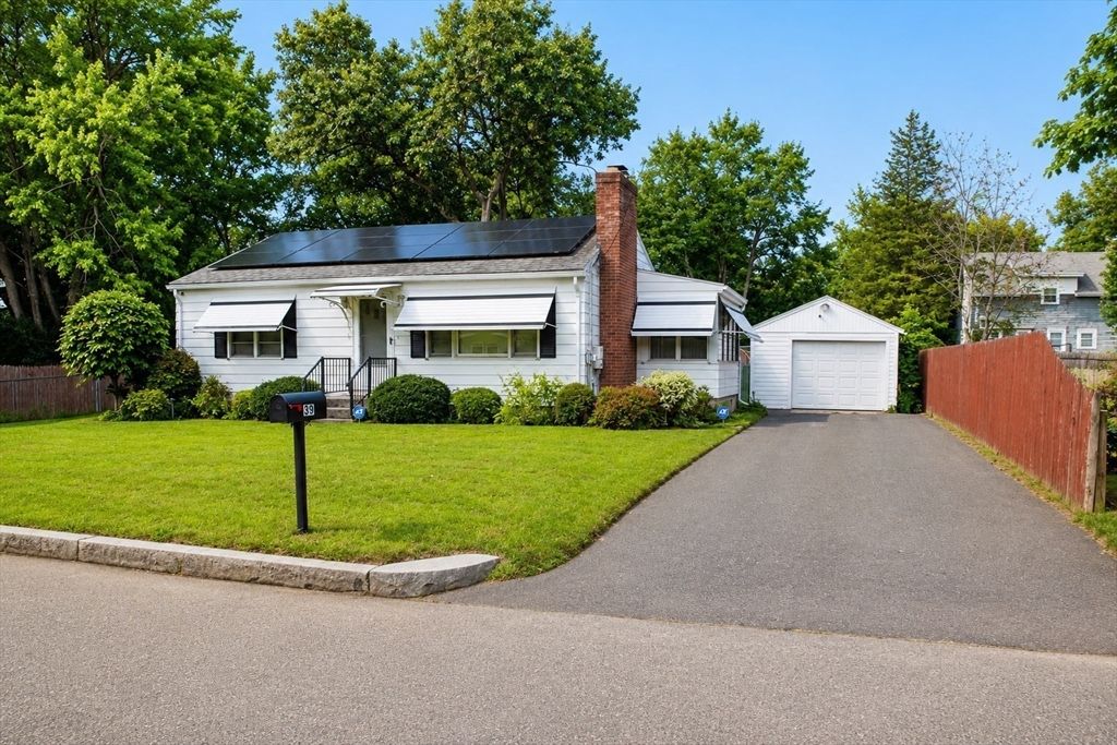 39 Lawnwood St, Springfield, MA 01119