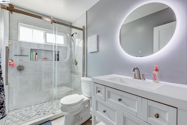 5800 Cold Water Dr, Castro Valley, CA 94552