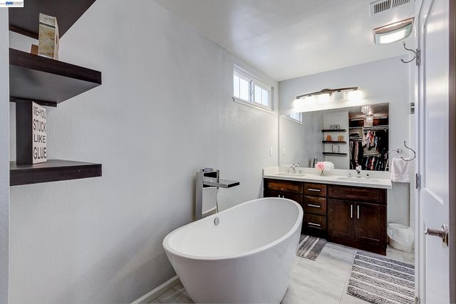 5800 Cold Water Dr, Castro Valley, CA 94552