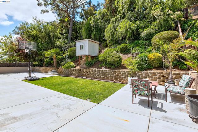 5800 Cold Water Dr, Castro Valley, CA 94552