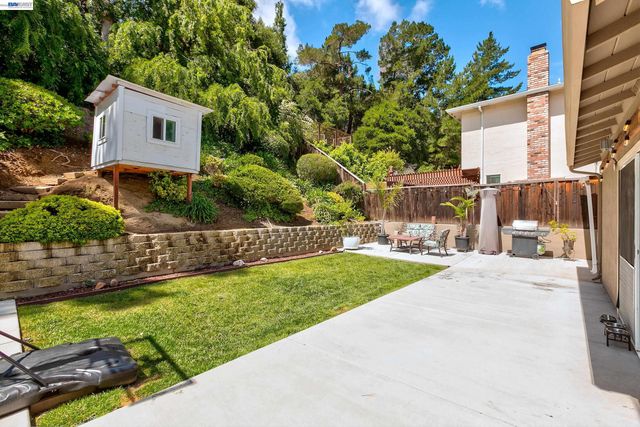 5800 Cold Water Dr, Castro Valley, CA 94552