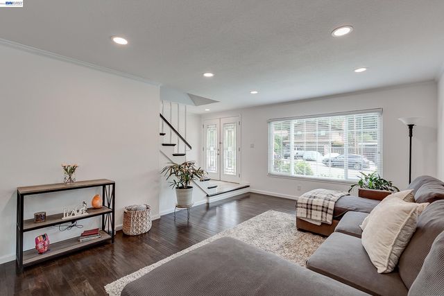 5800 Cold Water Dr, Castro Valley, CA 94552