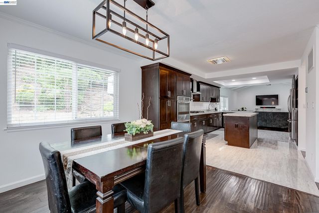 5800 Cold Water Dr, Castro Valley, CA 94552